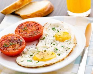 Чому ситний сніданок допоможе схуднути