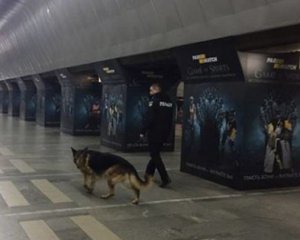 Правоохоронці не пускають до столичної станції метро