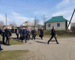 Зеленський на виписці в Нових Санжарах: Побудьте трішки в Україні