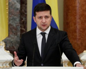 Прыщи и дырявая лодка: что рассказал Зеленский в интервью мировым СМИ