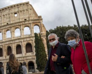 В Италии запретили свадьбы и похороны через коронавирус