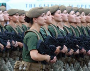 Защитницы: рассказали, сколько женщин служат в украинской армии