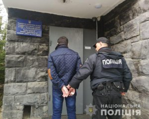 28-річний агресивний чоловік побив дружину і поліцейського