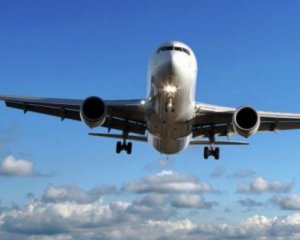 Авіакомпанії скасували десятки рейсів з України