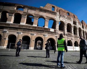 У Римі закривають аеропорт та церкви