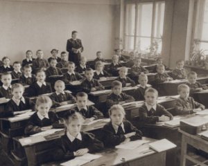 Школам наказали викладати російську
