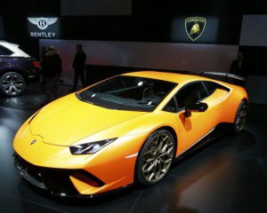 Lamborghini зупинила виробництво автомобілів