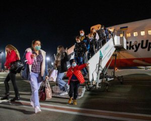 Літак з українцями прибув з Італії у Бориспіль