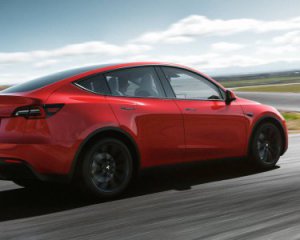 У США з&#039;явилися перші електромобілі Tesla Model Y