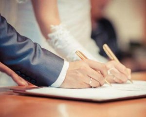 В Украине ограничивают регистрацию браков