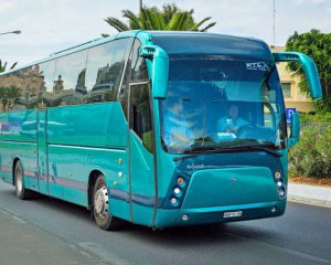 Автобус із українцями застрягнув на кордоні