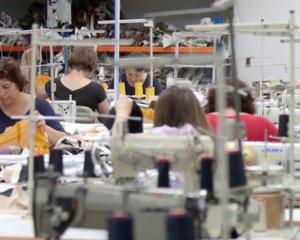 Коронавирус: львовские швейные предприятия будут шить защитные костюмы
