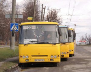 &quot;Залишайтеся вдома&quot;: міськрада зупинила увесь громадський транспорт