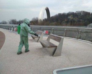 У Києві продезинфікували "міст Кличка"