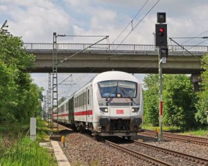 Вернуться из Польши: украинцам назначили два поезда на субботу