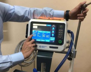 Київ отримав 300 апаратів штучної вентиляції легенів