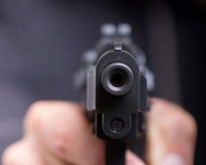 П'яний поліцейський вистрілив у скроню колезі
