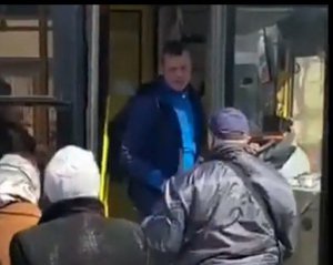 &quot;Теперь ты 10-й&quot;: в Киеве контролера вышвырнули из троллейбуса