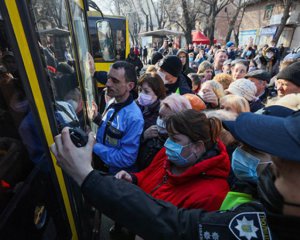 В Киеве в общественный транспорт  будут пускать по спецпропускам