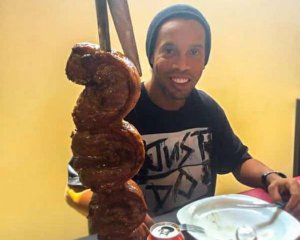 На ювілей у в'язниці Роналдінью отримав вечерю з шашликом