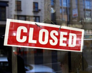 НБУ наказав закрити більшість відділень банків