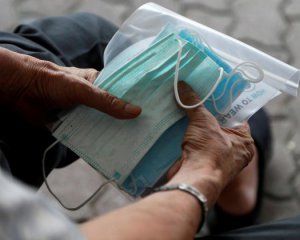 Коли з'являться в аптеках дешеві маски