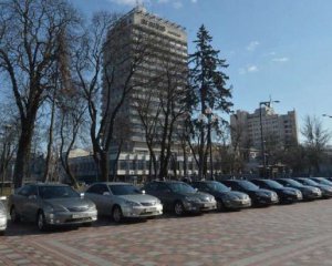 Больницы Киева получат 29 автомобилей из автопарка ВР