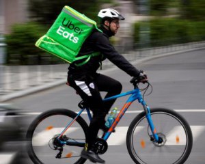 Uber Eats до кінця місяця безкоштовно доставлятиме їжу