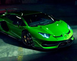 Дорого і з дефектом - нові Lamborghini можуть заблокувати водія в салоні