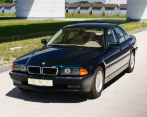 В інтернеті продають 23-річну BMW з капсули часу