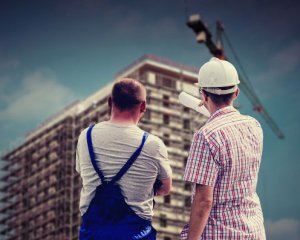 Выехало рекордное количество работников: в Польше пытаются упростить жизнь украинским строителям