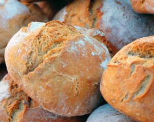 Хлеб дорожает: производители объяснили, как сдержать цену