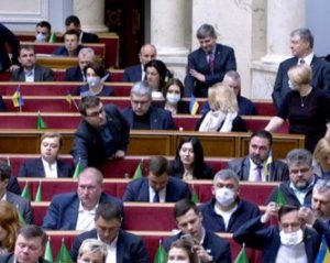 Депутати мають забезпечитися масками і прийти на роботу – експерт