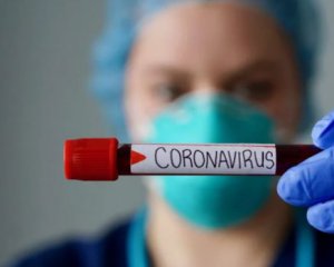 В украинских клиниках массово проверят на коронавирус за деньги