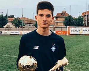 Гравець "Динамо" безкоштовно роздавав захисні маски на вулицях Києва