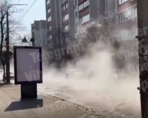 В столице затопило перекресток горячей водой