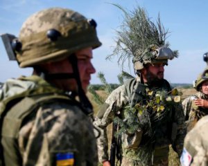 На Донбасі троє військових отримали поранення