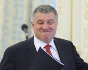 МВС більше не надасть жодного чартеру для евакуації українців - Аваков