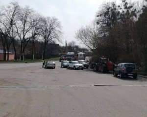 На горищі лежать целофанові мішки. Як не вистачатиме трун, замотаєш мене в мішок