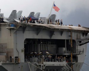 Понад 100 членів екіпажу авіаносця США заразилися коронавірусом: Пентагон відмовив капітанові в евакуації