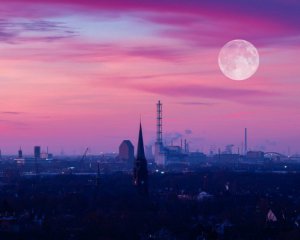 Рожевий місяць і магічний день – коли українці зможуть насолодитися незвичним явищем
