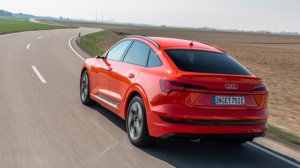 В Audi розповіли, яким буде новий позашляховик e-Tron Sportback