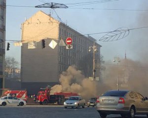 Нацбанк и стадион остались без света: подробности пожара в центре Киева