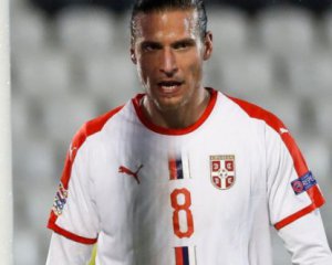 Футболист сборной Сербии получил три месяца домашнего ареста