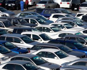 Продажі уживаних автомобілів в Україні впали майже на 60%