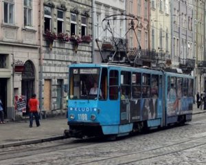 Ще одне місто запровадило перепустки на проїзд у громадському транспорті