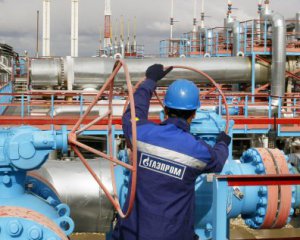 Доходы Газпрома упали наполовину