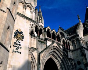Британский суд отказал Коломойскому