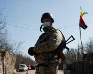 На Донбасі поранили українського військового