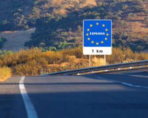 ЄС може ще на місяць продовжити заборону на в'їзд